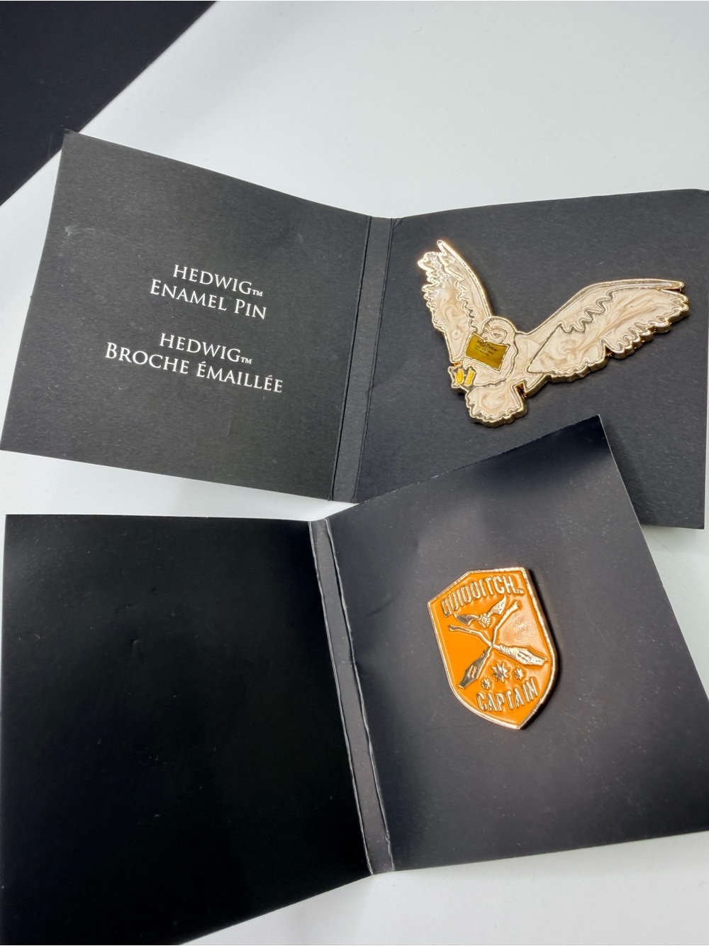 Wizarding World of Harry Potter - Hedwig Owl Hufflepuff Quidditch Captain Pins - Picture 3 of 4